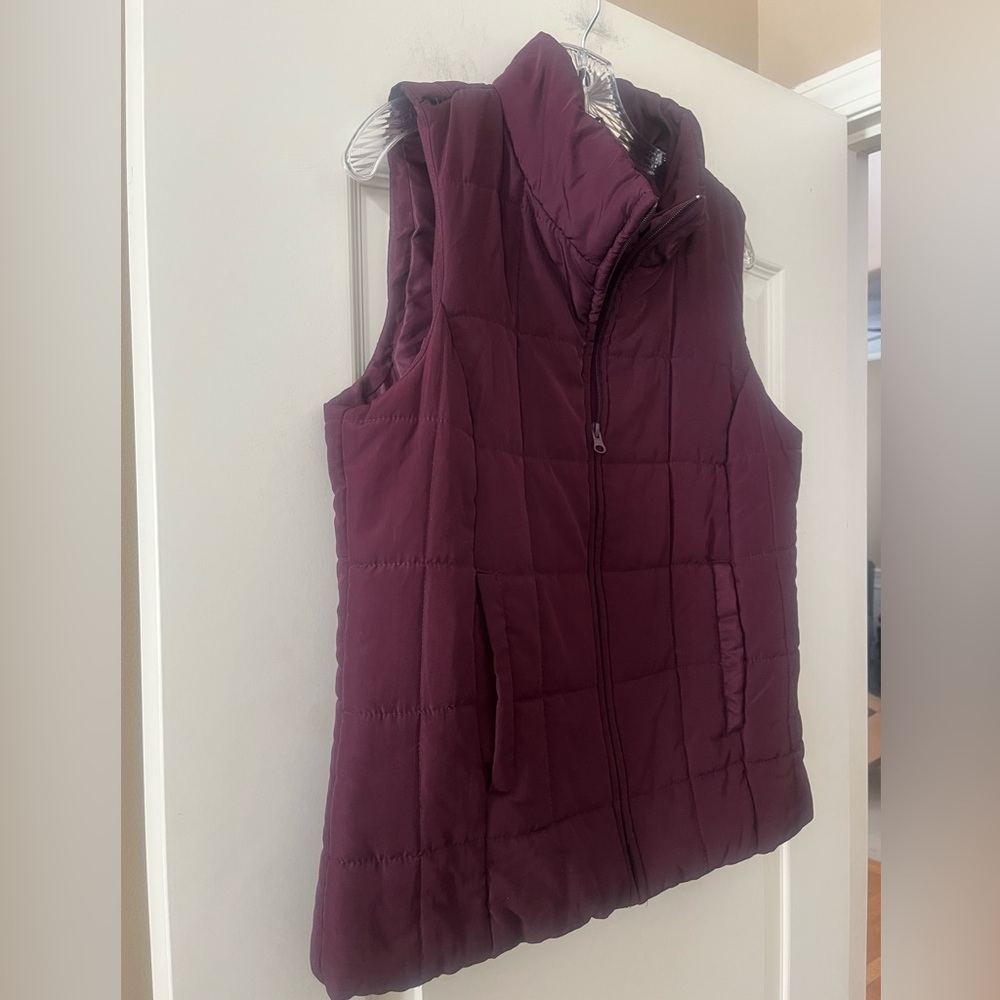 New York & Company Cranberry Quilted Vest Women’s Size Medium - Picture 8 of 15